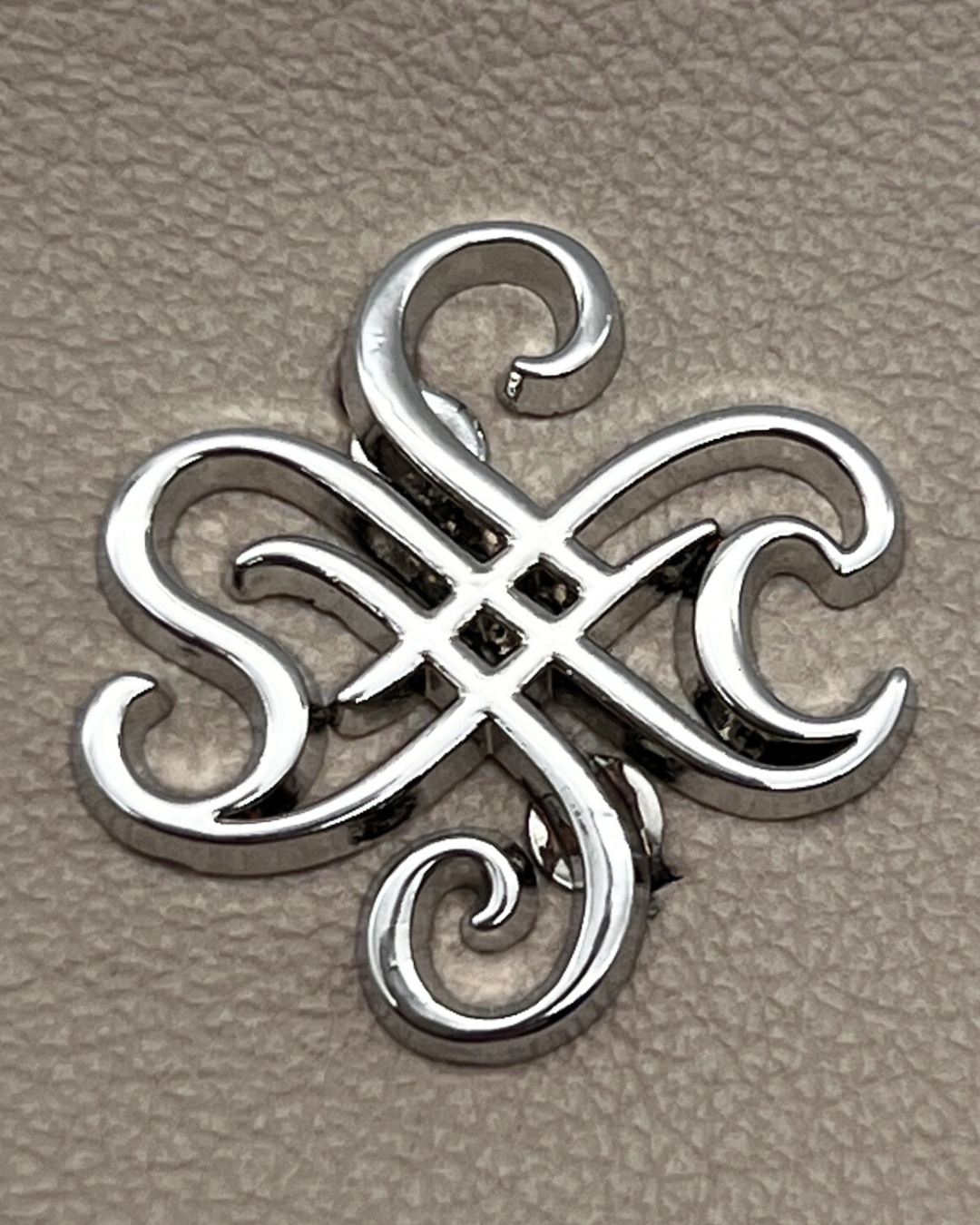 Signature Scroll Motif Metal Bag Tag (3 Pack)