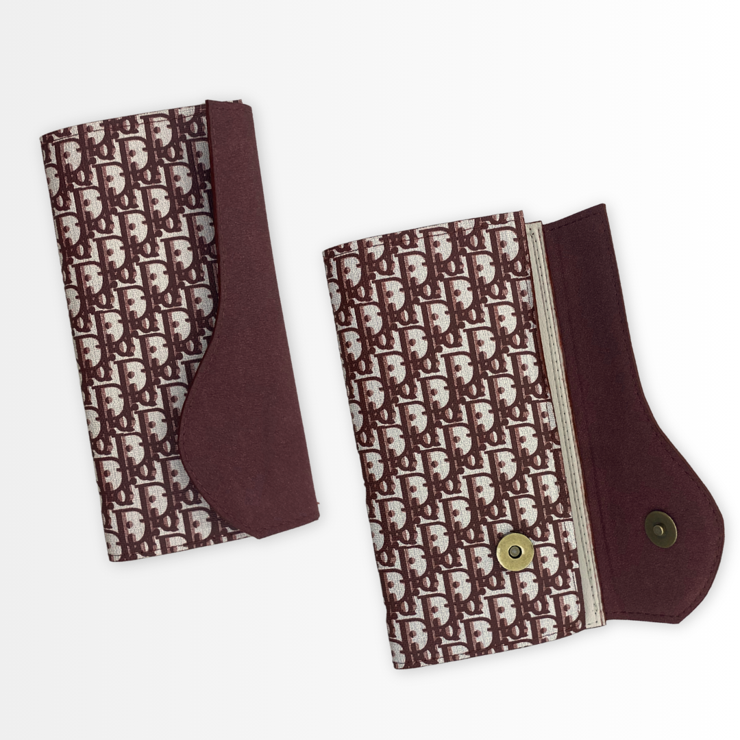 Diagonal D Motif Vinyl – Cream/Burgundy